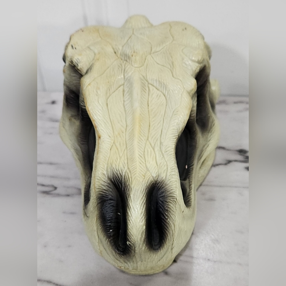 Vintage 1997 Lost World Jurassic Park dino skull electronic toy